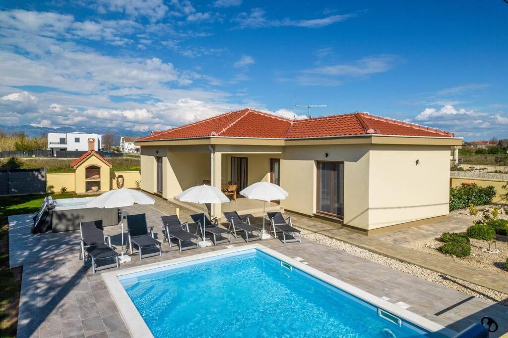 Villa Mattina, With Heated Pool And Jacuzzi プリヴラカ エクステリア 写真