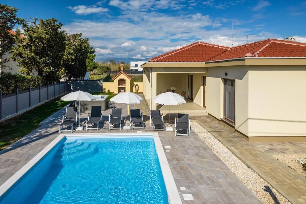Villa Mattina, With Heated Pool And Jacuzzi プリヴラカ エクステリア 写真